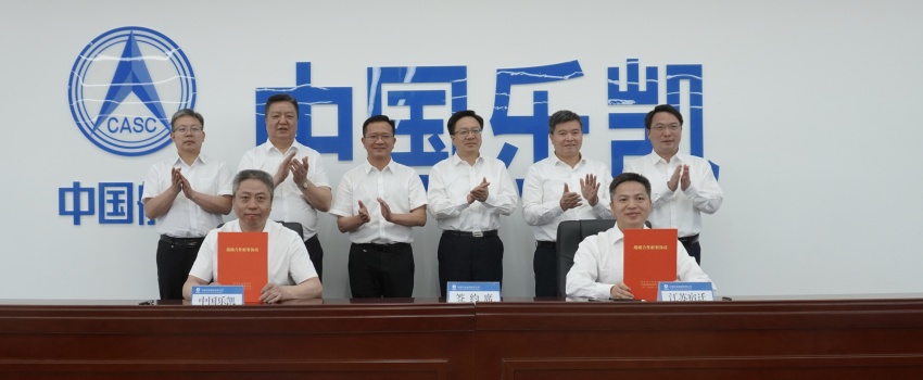 中國樂凱與宿遷市簽訂合作協(xié)議 侯景濱、李東會見宿遷市委書記陳忠偉并共同見證簽約